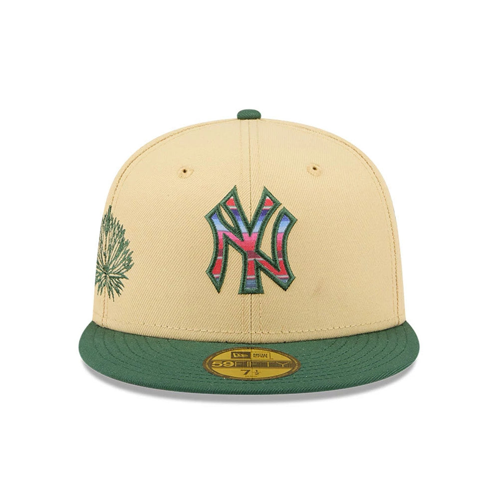 Pictured is this MLB Agave 2Tone New York Yankees 59FIFTY Fitted cap in light beige & green. 3