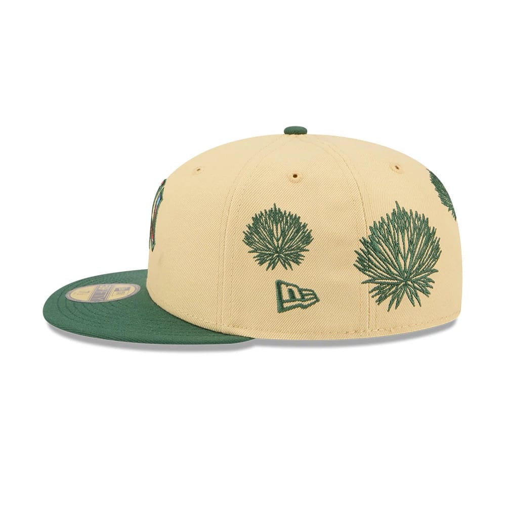 Pictured is this MLB Agave 2Tone New York Yankees 59FIFTY Fitted cap in light beige & green. 6