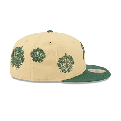 Pictured is this MLB Agave 2Tone New York Yankees 59FIFTY Fitted cap in light beige & green. 5