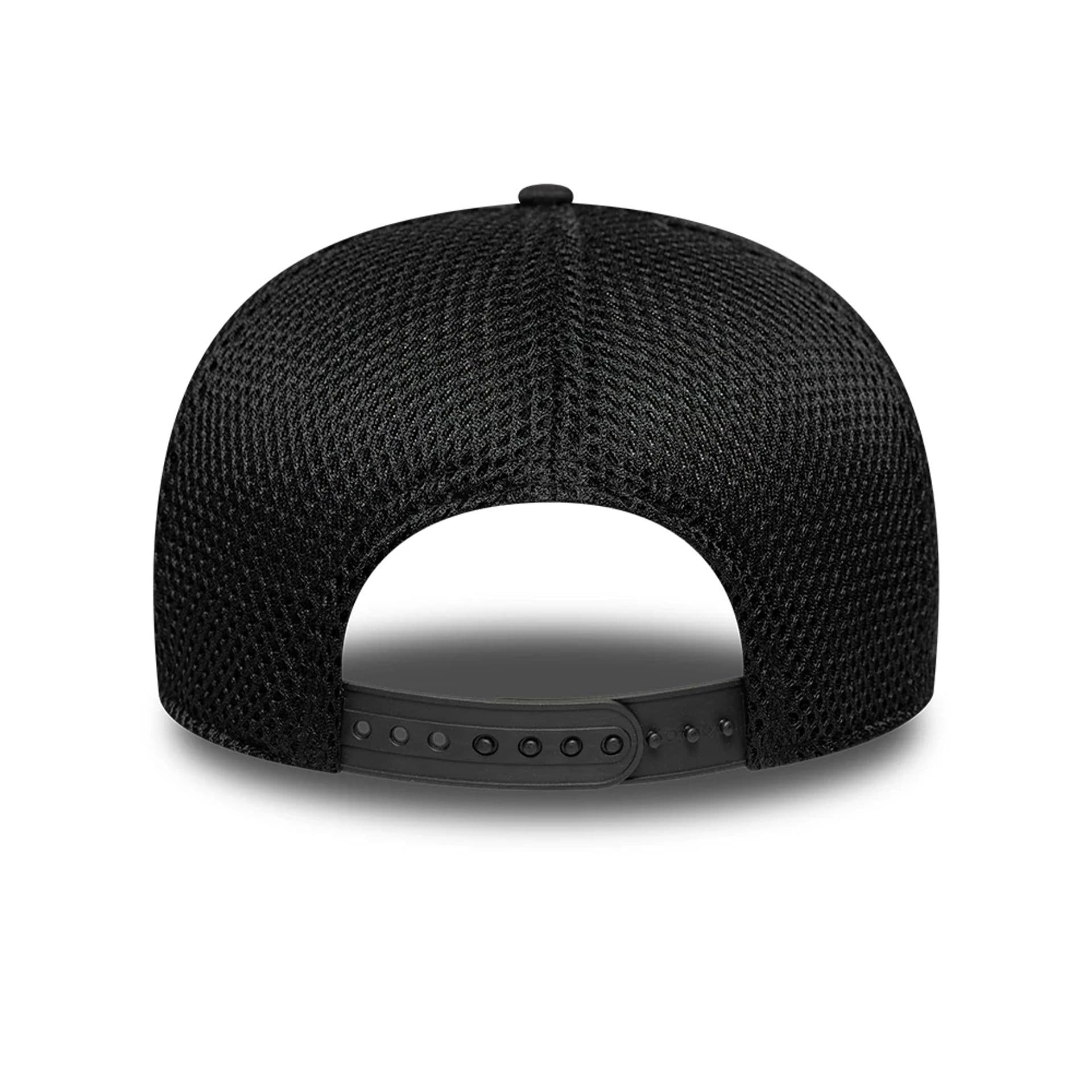 Pictured is this Catamaran Sail GP 9SEVENTY Stretch Snap cap in black. 4