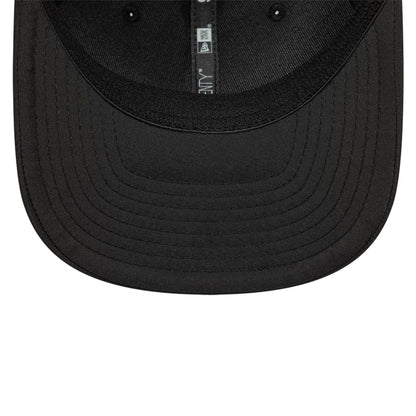 Pictured is this Catamaran Sail GP 9SEVENTY Stretch Snap cap in black. 5