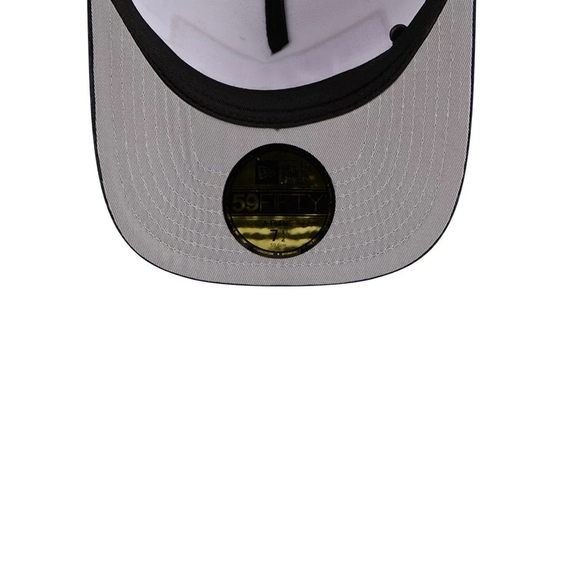 Pictured is this New Era 59FIFTY Day 59FIFTY A-Frame Fitted cap in navy. 2