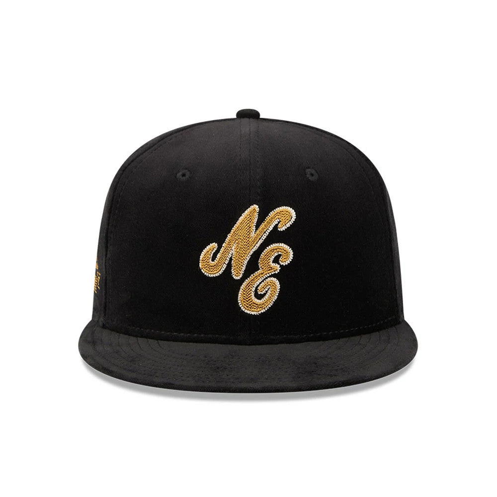 Pictured is this New Era 59FIFTY Day Sidepatch 59FIFTY Fitted cap in black. 3