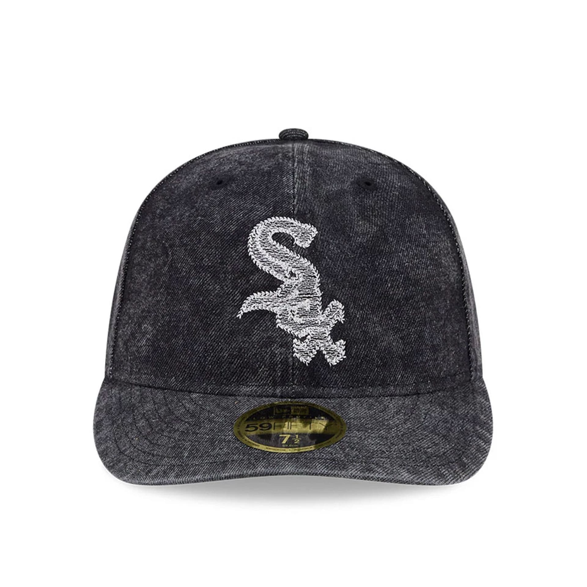 Pictured is this MLB 59FIFTY Day Chicago White Sox Low Profile 59FIFTY Fitted cap in black. 3