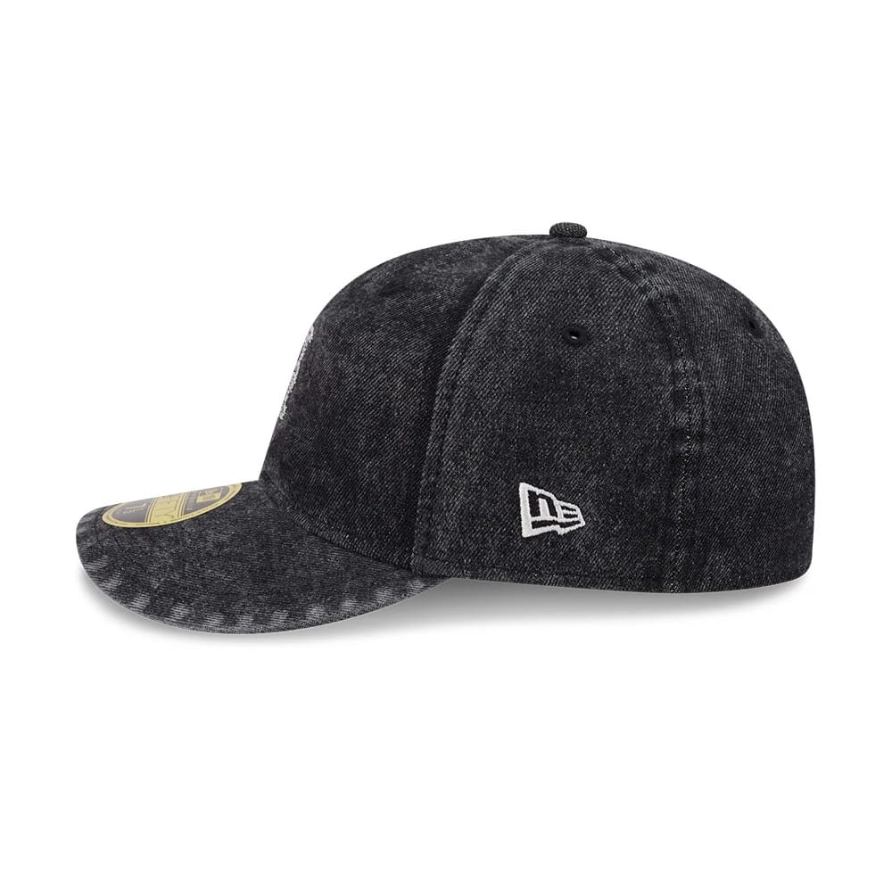 Pictured is this MLB 59FIFTY Day New York Mets Low Profile 59FIFTY Fitted cap in black. 6