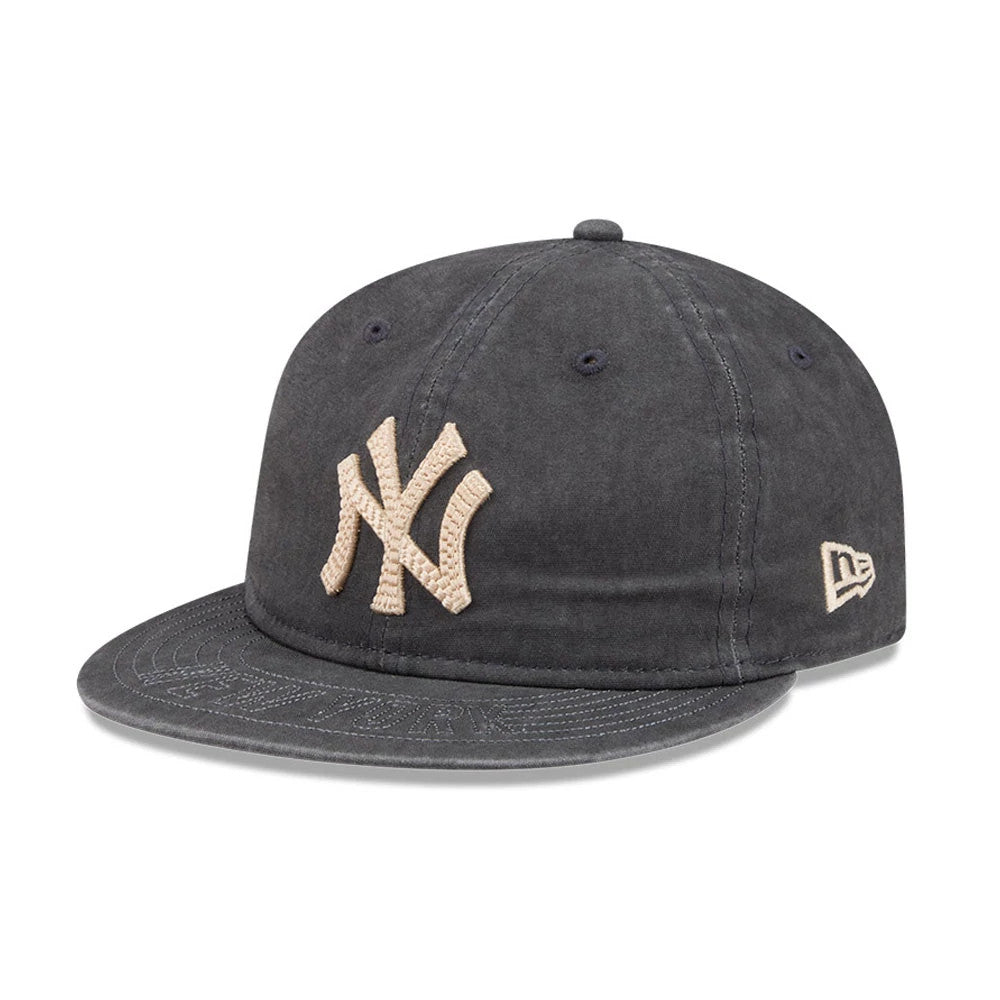 Pictured is this MLB 59FIFTY Day New York Yankees Retro Crown 59FIFTY Fitted cap in black. 1