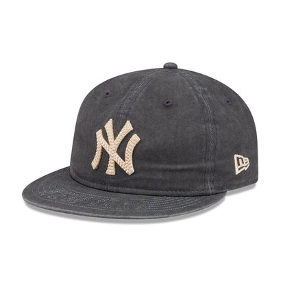 Pictured is this MLB 59FIFTY Day New York Yankees Retro Crown 59FIFTY Fitted cap in black. 1