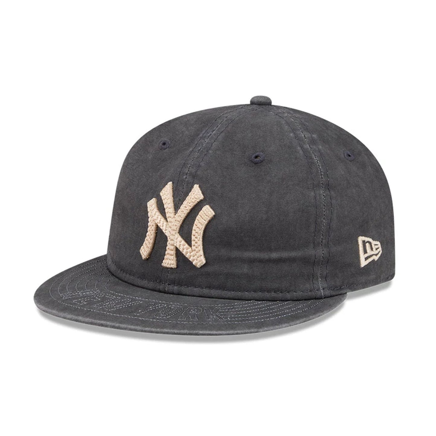 Pictured is this MLB 59FIFTY Day New York Yankees Retro Crown 59FIFTY Fitted cap in black. 1