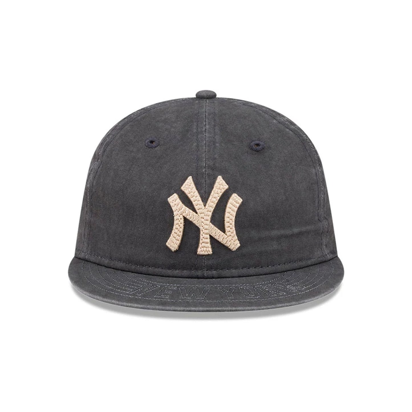 Pictured is this MLB 59FIFTY Day New York Yankees Retro Crown 59FIFTY Fitted cap in black. 3