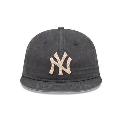 Pictured is this MLB 59FIFTY Day New York Yankees Retro Crown 59FIFTY Fitted cap in black. 3