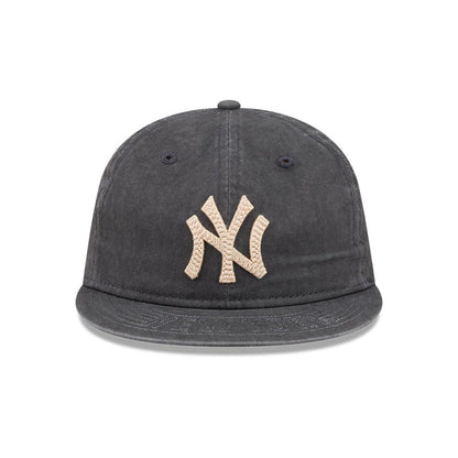 Pictured is this MLB 59FIFTY Day New York Yankees Retro Crown 59FIFTY Fitted cap in black. 3
