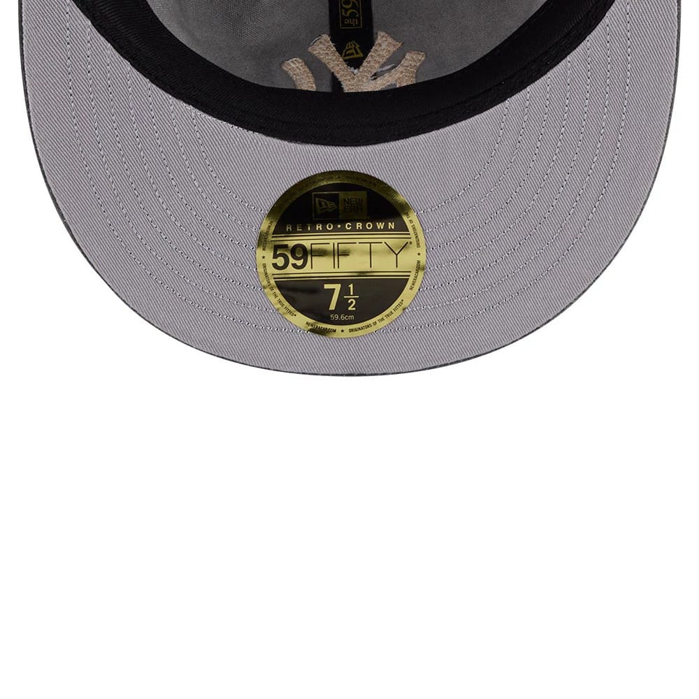 Pictured is this MLB 59FIFTY Day New York Yankees Retro Crown 59FIFTY Fitted cap in black. 2