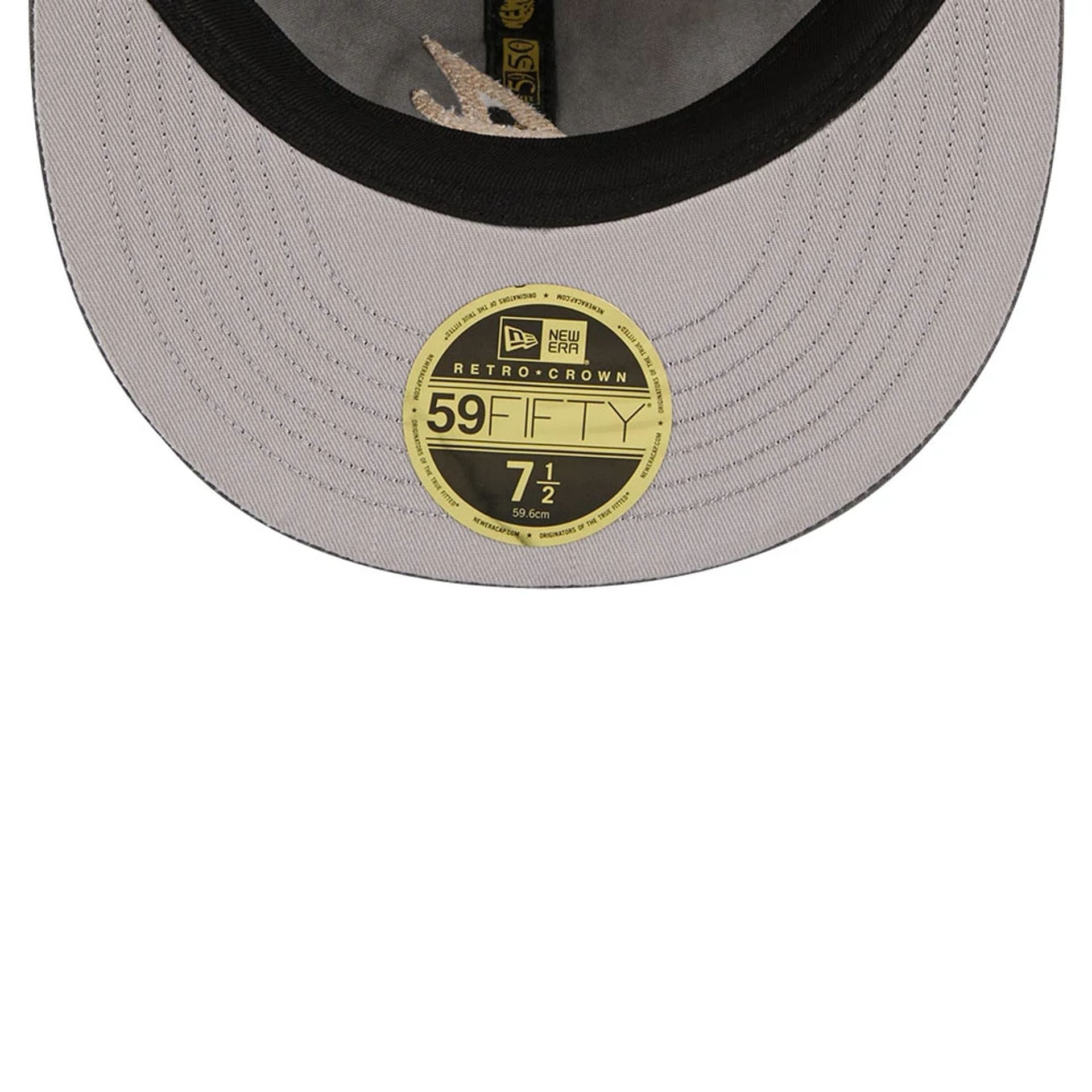 Pictured is this MLB 59FIFTY Day Atlanta Braves Retro Crown 59FIFTY Fitted cap in black. 2