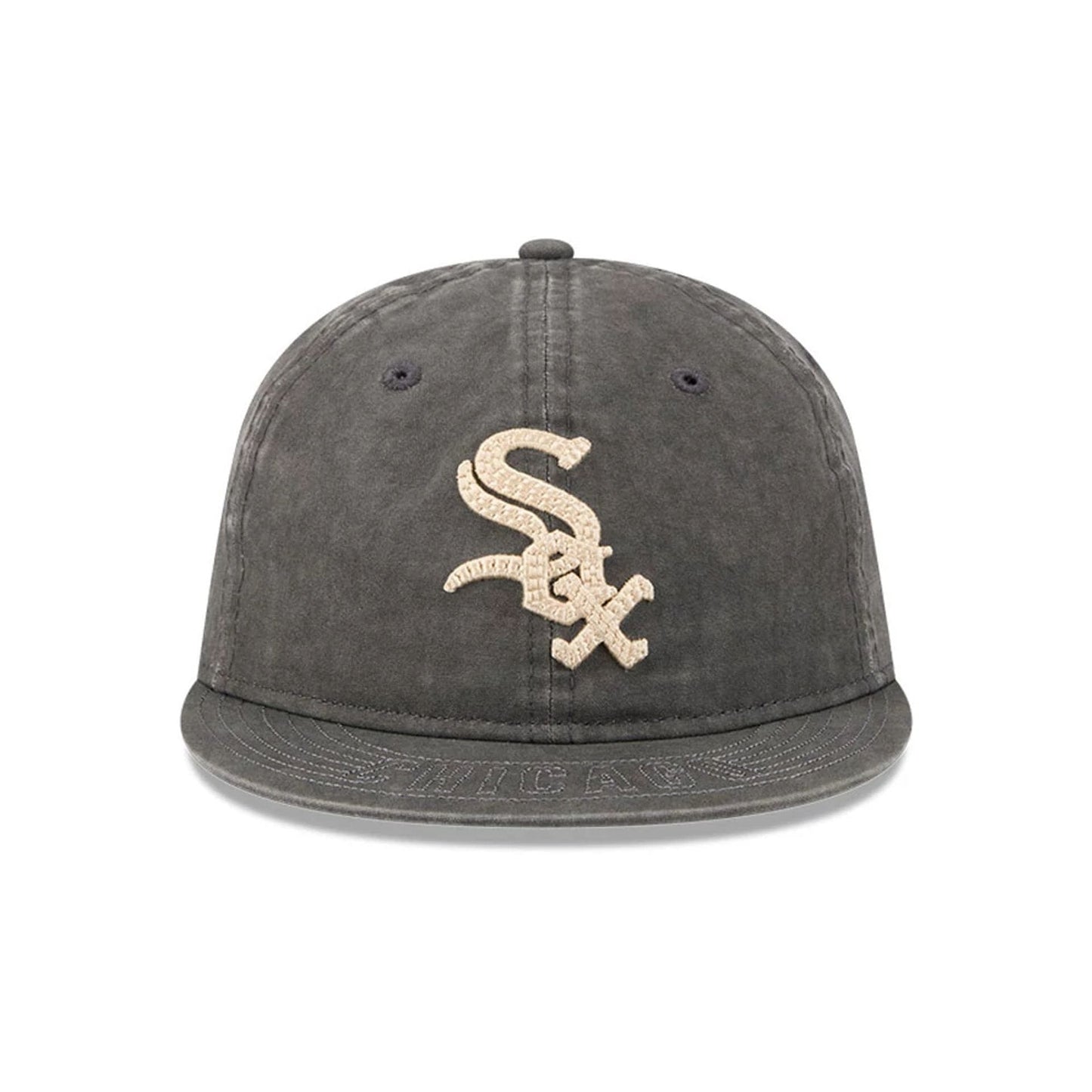 Pictured is this MLB 59FIFTY Day Chicago White Sox Retro Crown 59FIFTY Fitted cap in black. 3