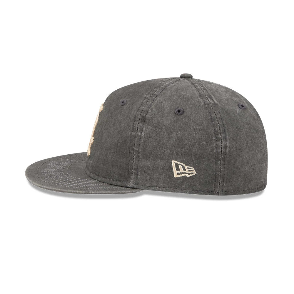 Pictured is this MLB 59FIFTY Day Chicago White Sox Retro Crown 59FIFTY Fitted cap in black. 5