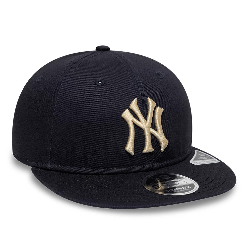 Pictured is this MLB New York Yankees Retro Crown 9FIFTY cap in navy. 4