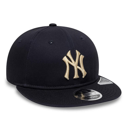 Pictured is this MLB New York Yankees Retro Crown 9FIFTY cap in navy. 4
