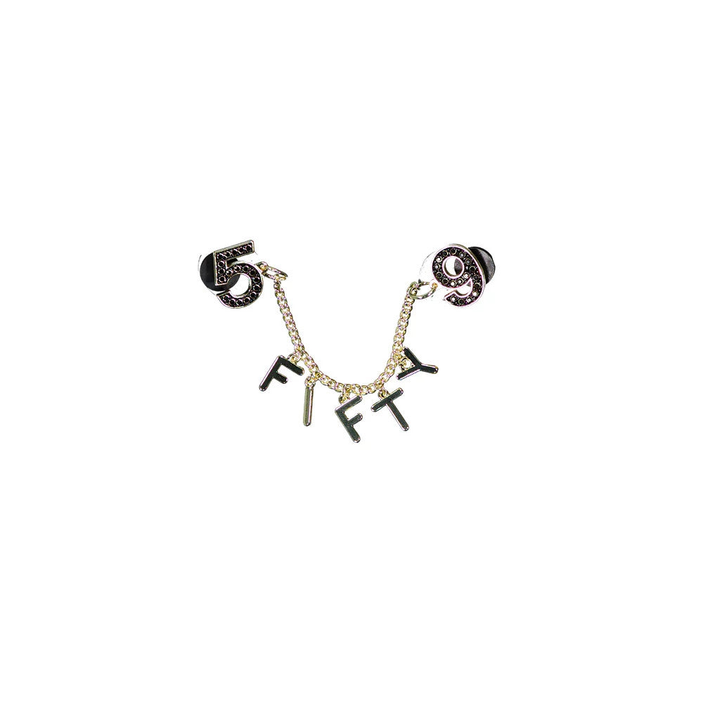 Pictured is this New Era 59FIFTY Day Chain Pin Badge in black. 1