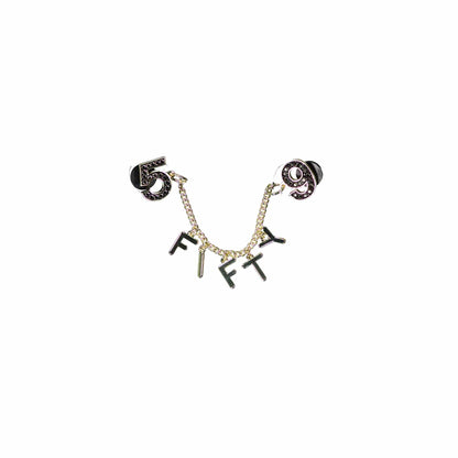 Pictured is this New Era 59FIFTY Day Chain Pin Badge in black. 1