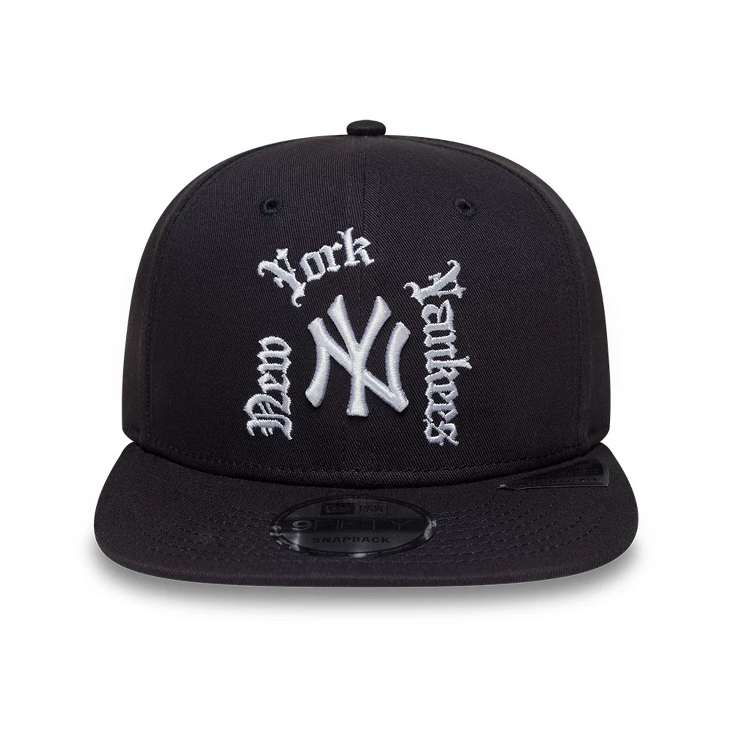 Pictured is this MLB New York Yankees 9FIFTY Snapback cap in navy. 2