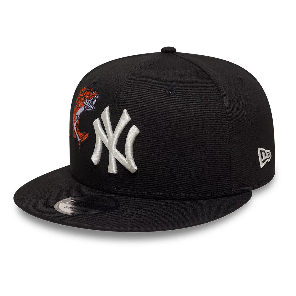 Pictured is this MLB Outdoor Icon New York Yankees 9FIFTY Snapback cap in black. 3