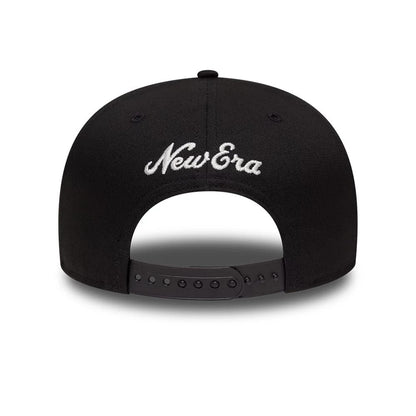 Pictured is this MLB Outdoor Icon New York Yankees 9FIFTY Snapback cap in black. 4