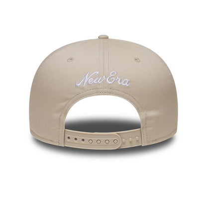 Pictured is this MLB Outdoor Icon New York Yankees 9FIFTY Snapback cap in light beige. 4