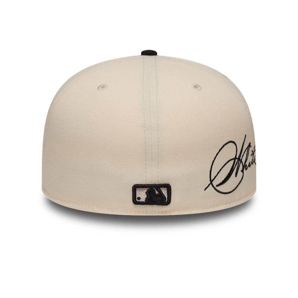 Pictured is this MLB Side Script Chicago White Sox 59FIFTY Fitted cap in cream & navy. 5
