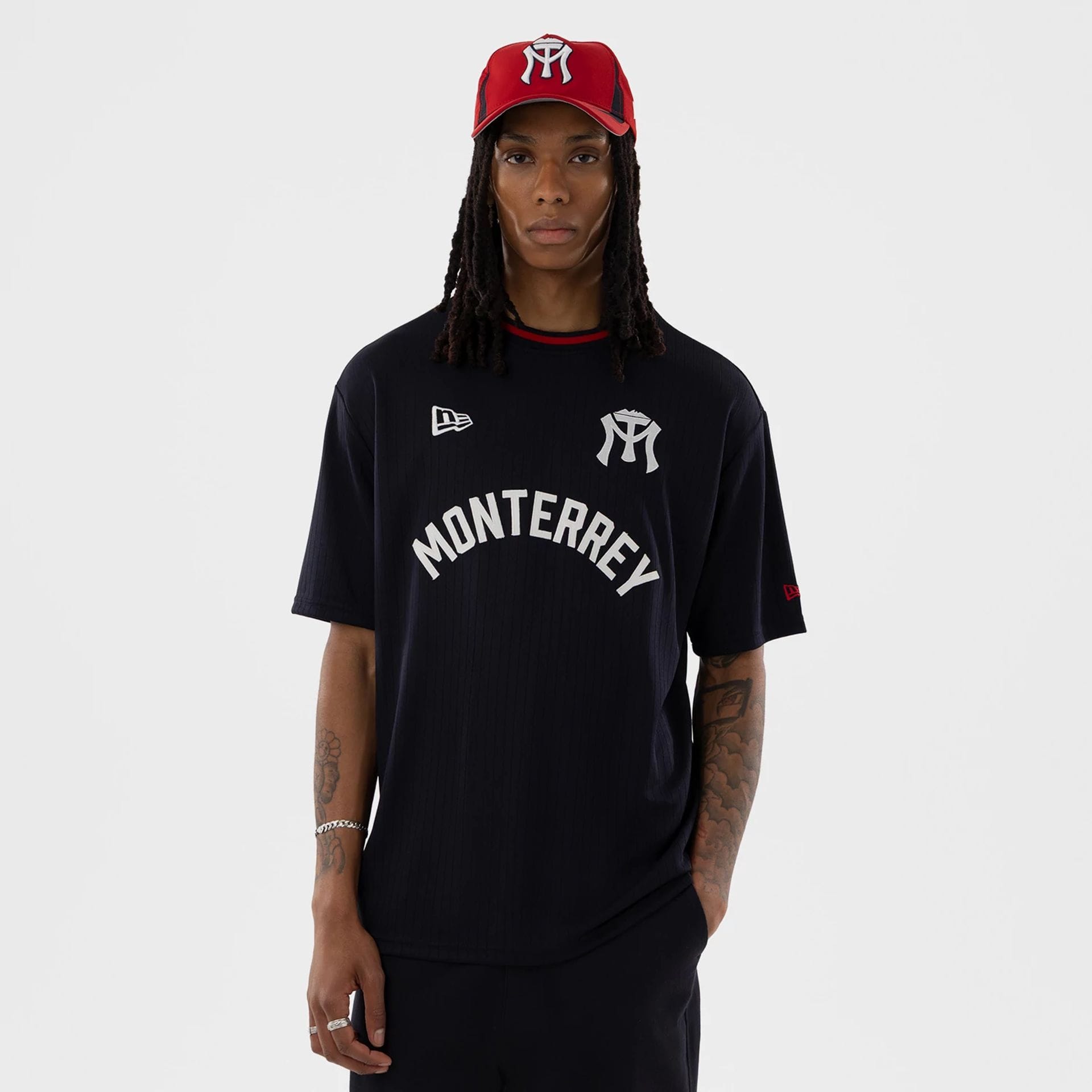 The model is wearing this LMB Sultanes De Monterrey T-Shirt in navy. 1