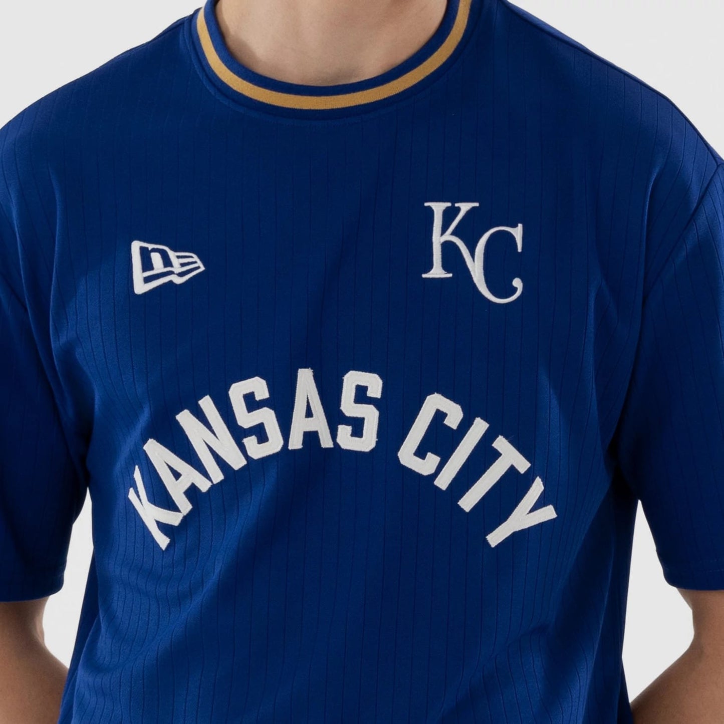 The model is wearing this MLB Kansas City Royals Oversized T-Shirt in blue. 6