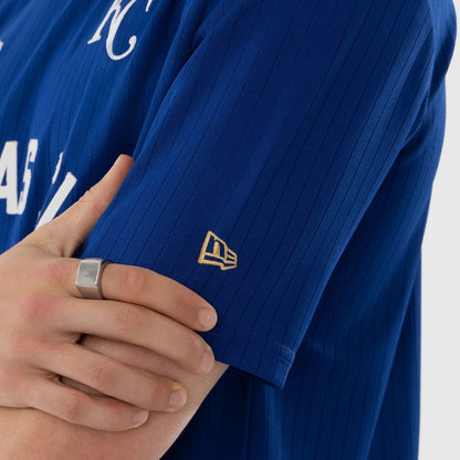 The model is wearing this MLB Kansas City Royals Oversized T-Shirt in blue. 5
