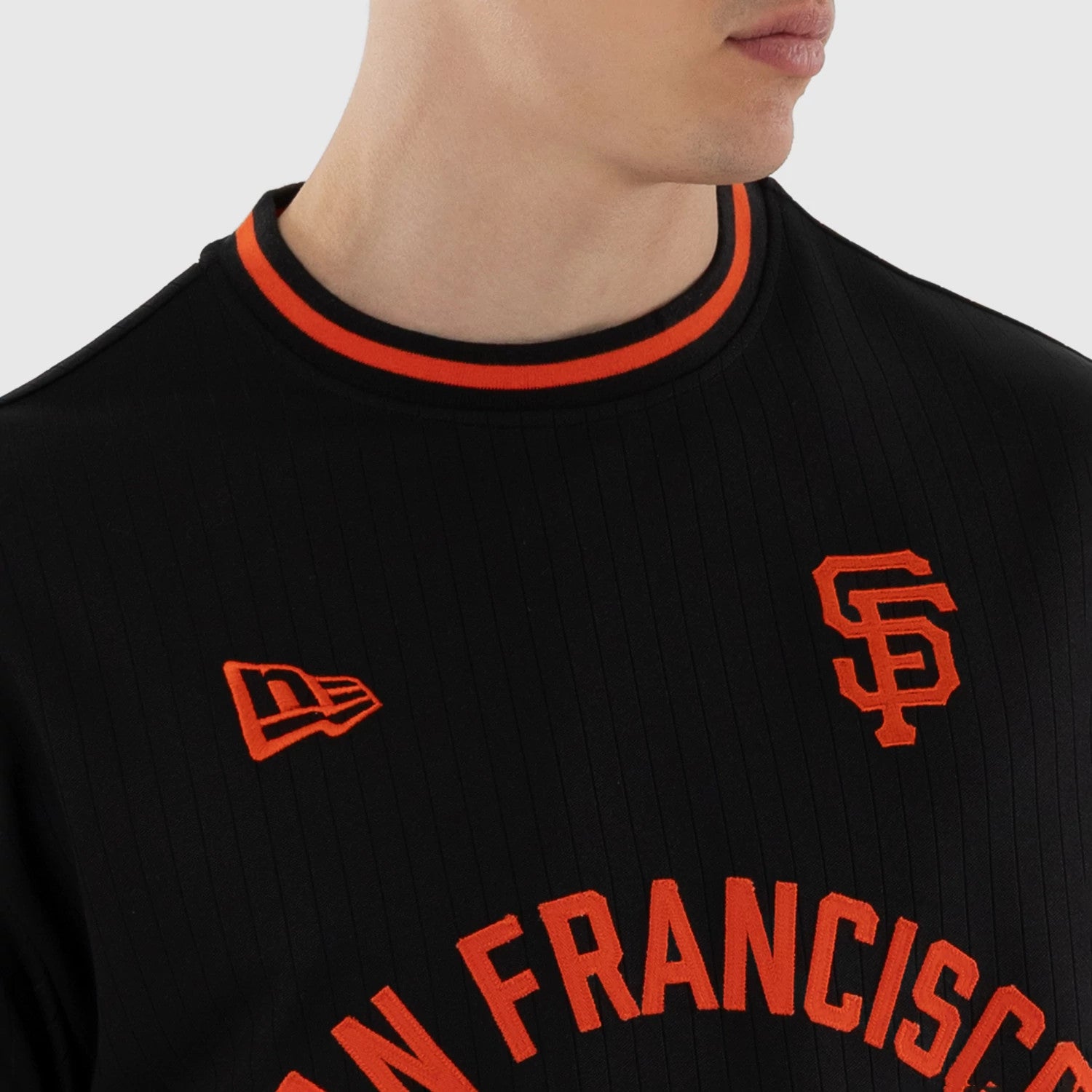 The model is wearing this MLB San Francisco Giants Oversized T-Shirt in black. 3
