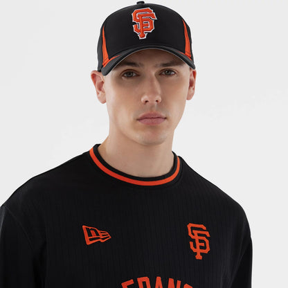 The model is wearing this MLB San Francisco Giants Oversized T-Shirt in black. 6