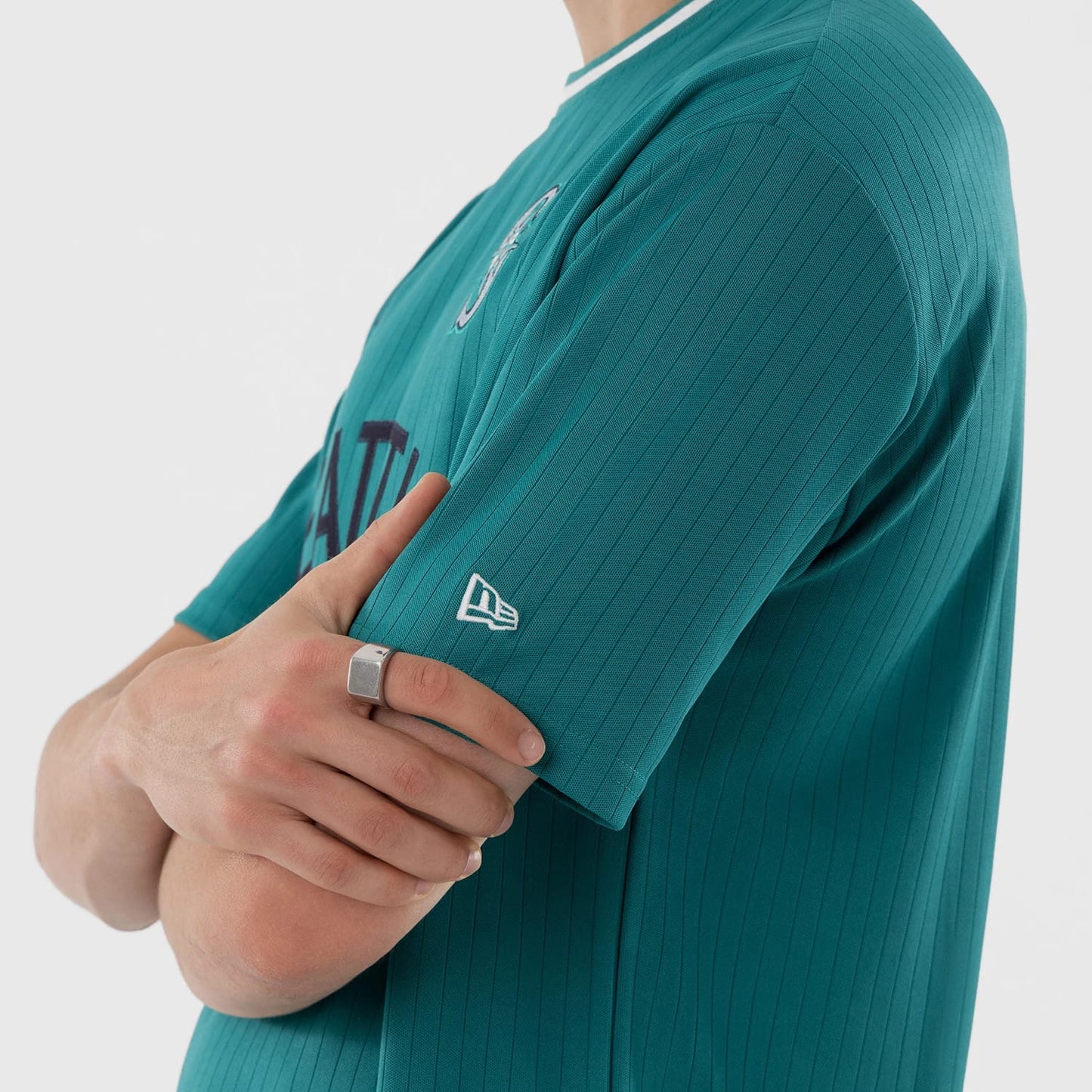 The model is wearing this MLB Seattle Mariners Oversized T-Shirt in green. 6