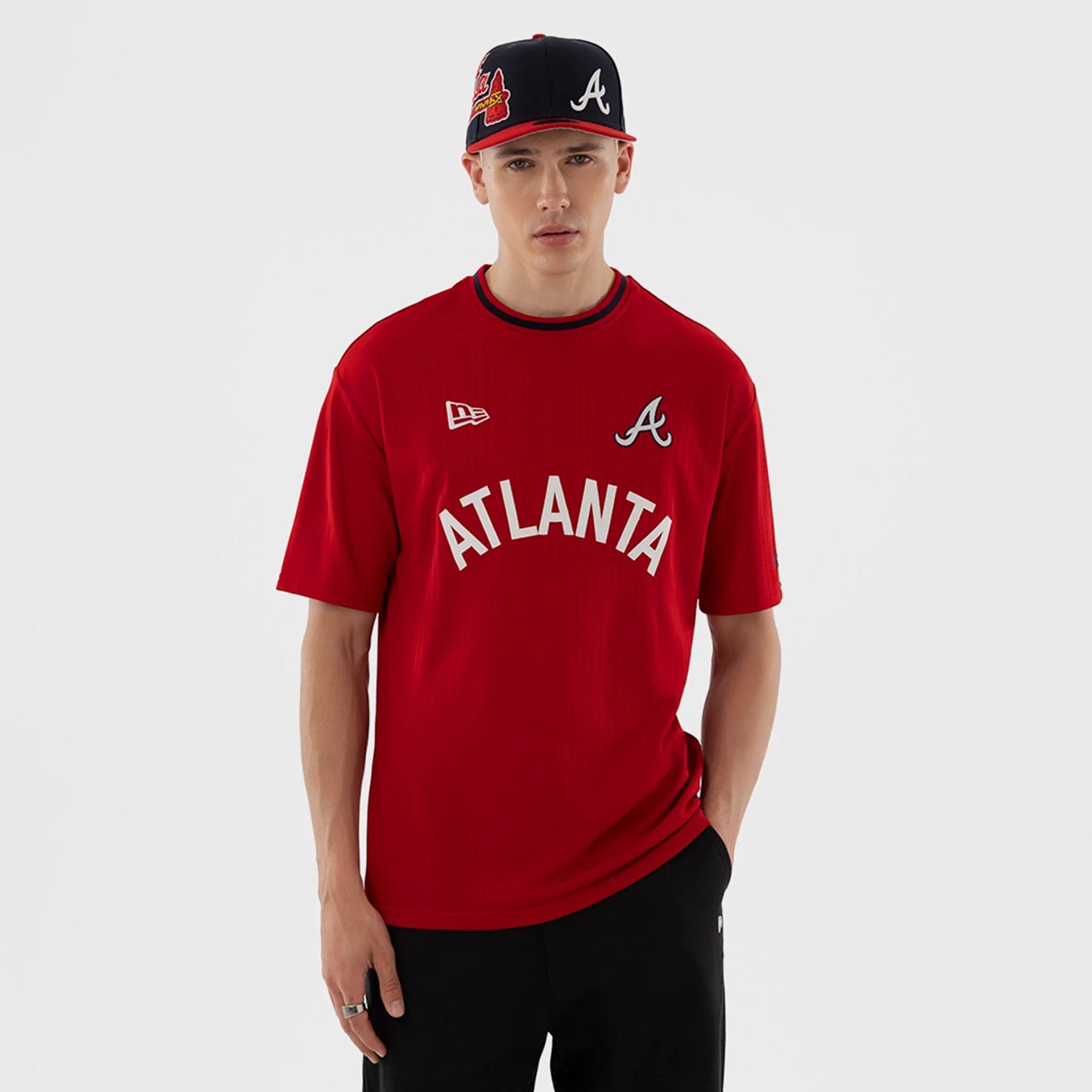 The model is wearing this MLB Atlanta Braves T-Shirt in red. 1