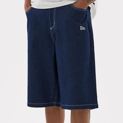 The model is wearing this MLB Jort LA Dodgers Oversized Shorts in dark blue. 3