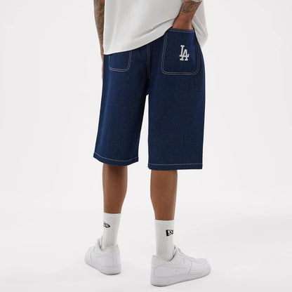 The model is wearing this MLB Jort LA Dodgers Oversized Shorts in dark blue. 2