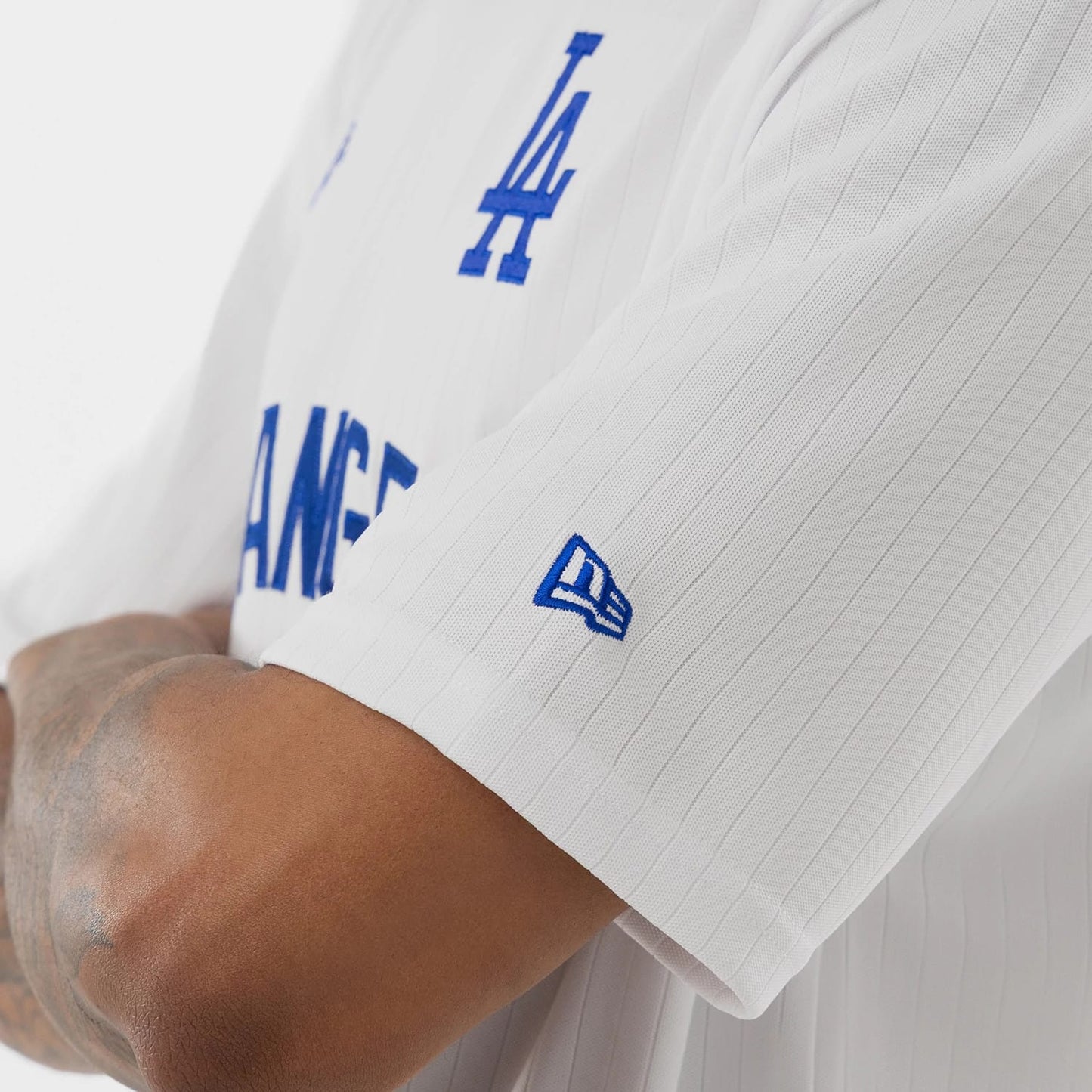 The model is wearing this MLB LA Dodgers Oversized T-Shirt in white. 5