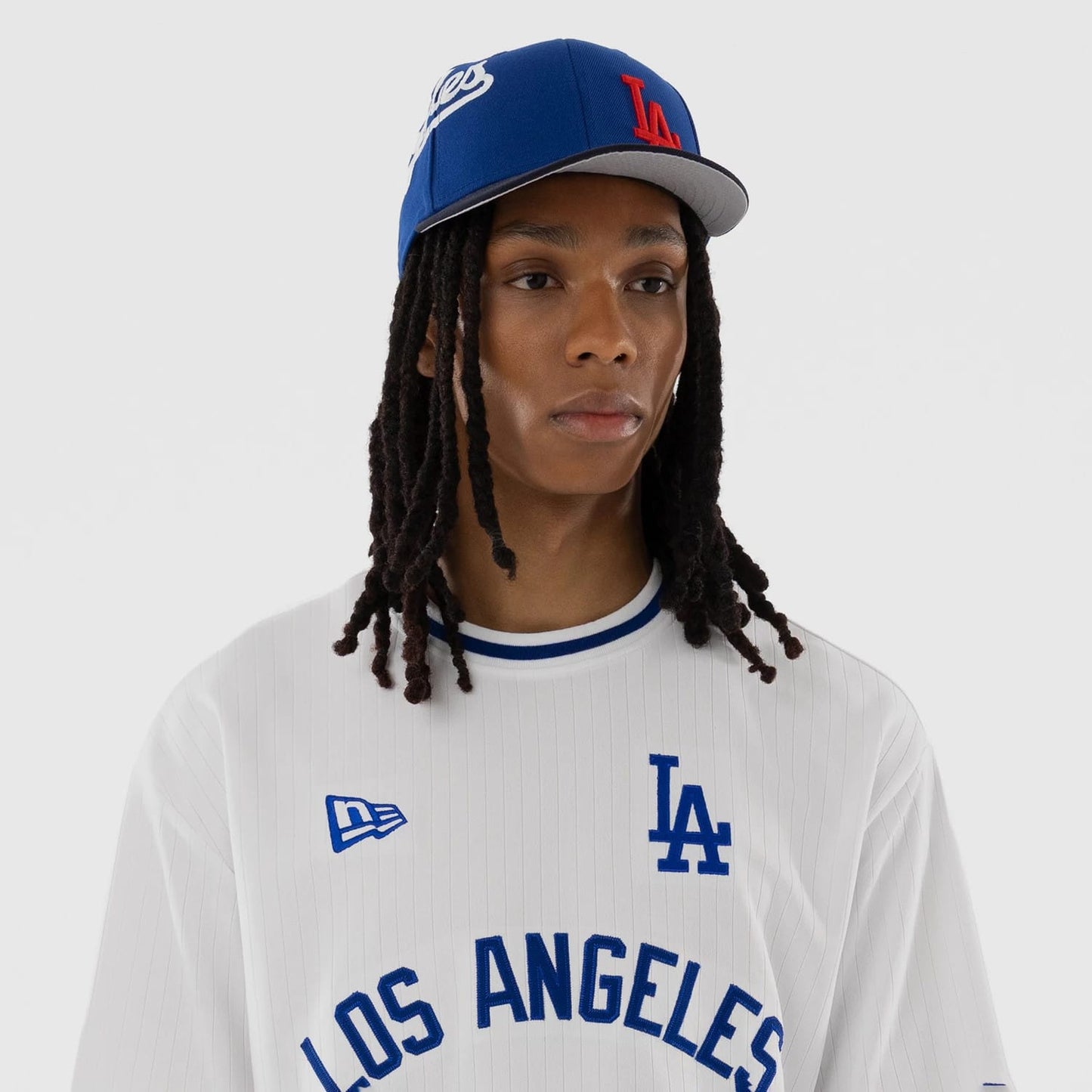 The model is wearing this MLB LA Dodgers Oversized T-Shirt in white. 6