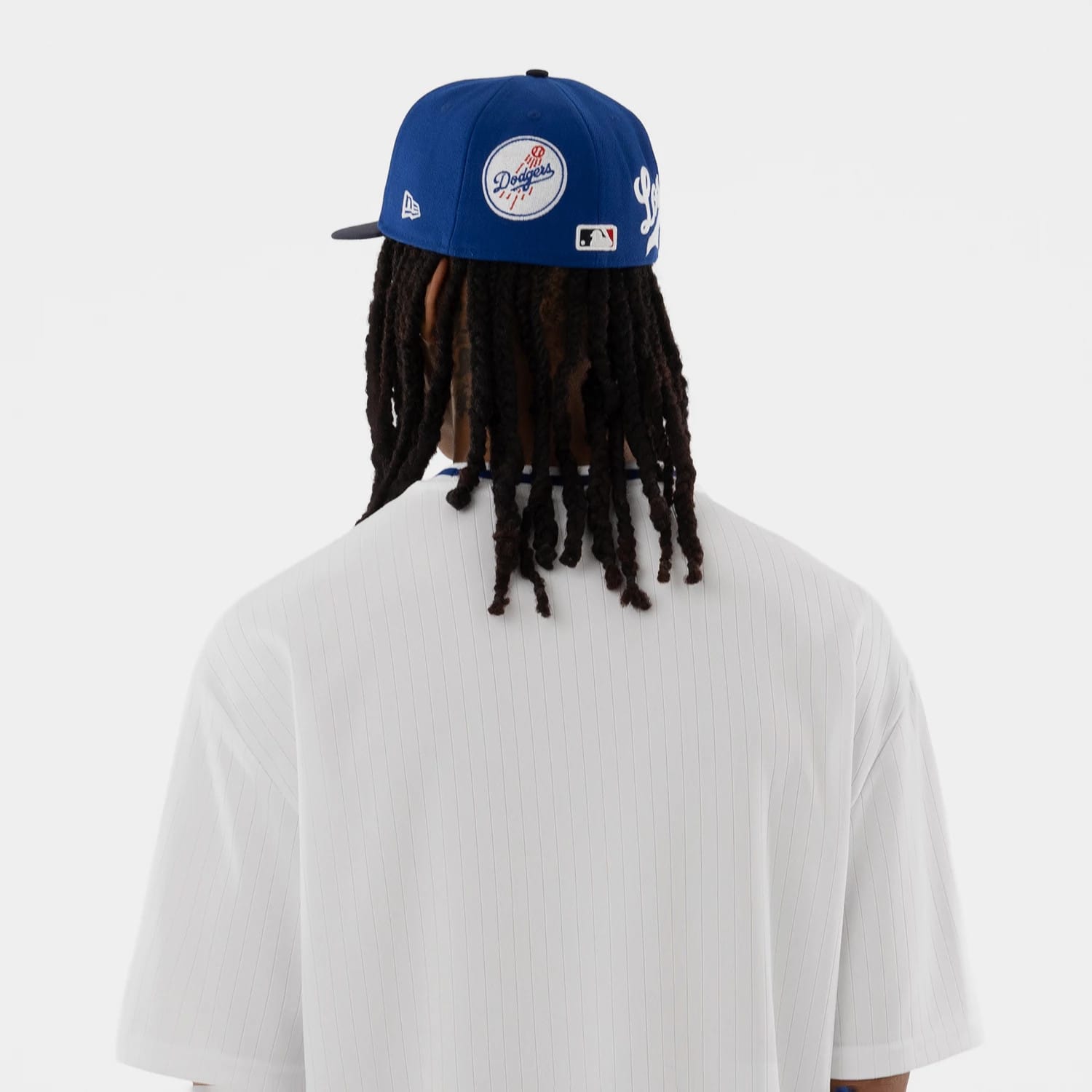 The model is wearing this MLB LA Dodgers Oversized T-Shirt in white. 7