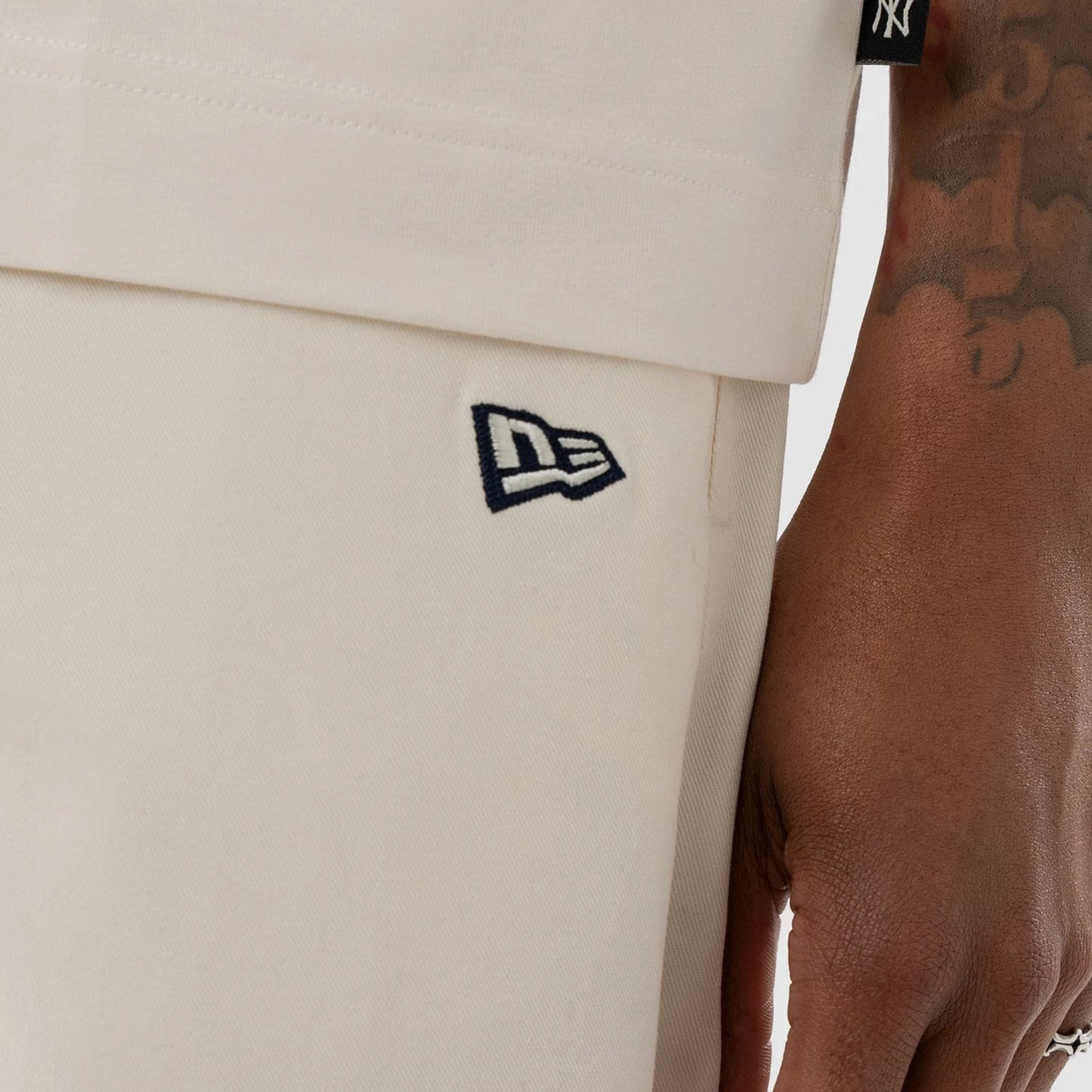 The model is wearing this MLB New York Yankees Boxy T-Shirt in open white. 6