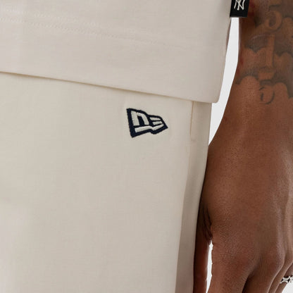 The model is wearing this MLB New York Yankees Boxy T-Shirt in open white. 6