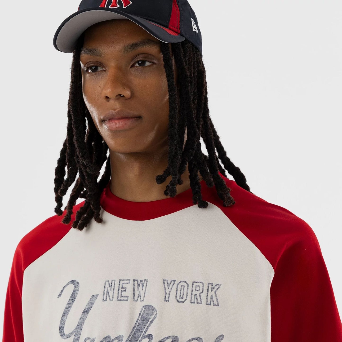 The model is wearing this MLB New York Yankees Boxy T-Shirt in open white. 3