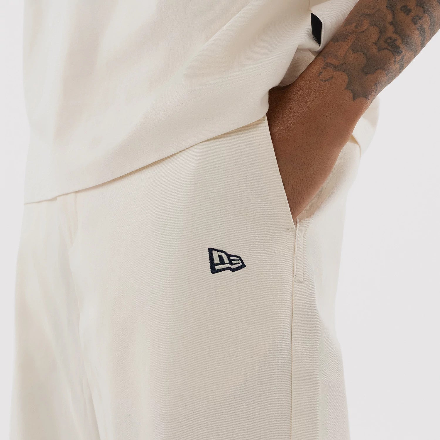 The model is wearing this MLB New York Yankees Chino Trousers in Cream. 4