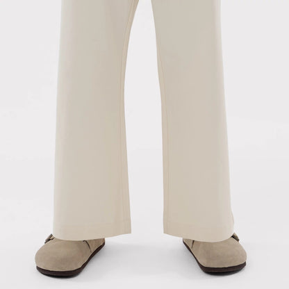 The model is wearing this MLB New York Yankees Chino Trousers in Cream. 6