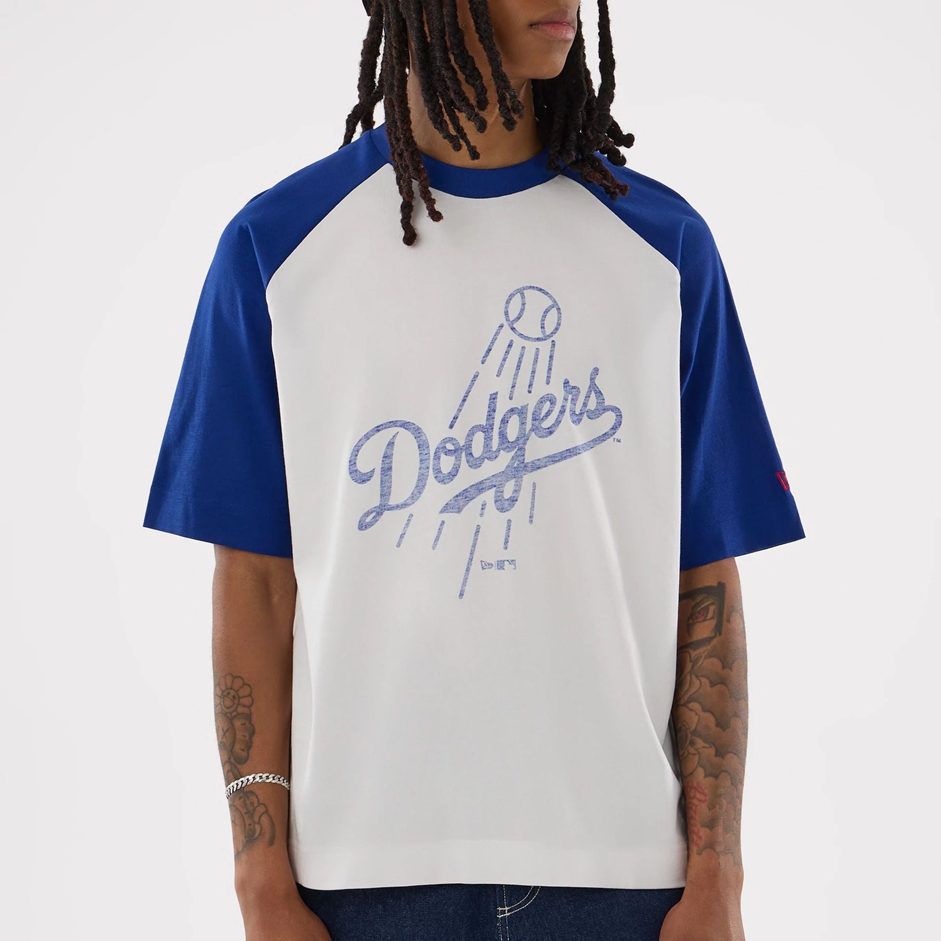The model is wearing this MLB LA Dodgers Boxy T-Shirt in white. 5