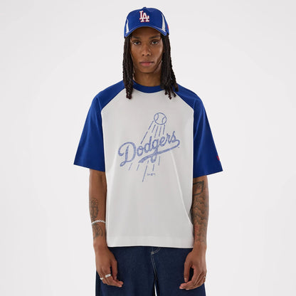 The model is wearing this MLB LA Dodgers Boxy T-Shirt in white. 1