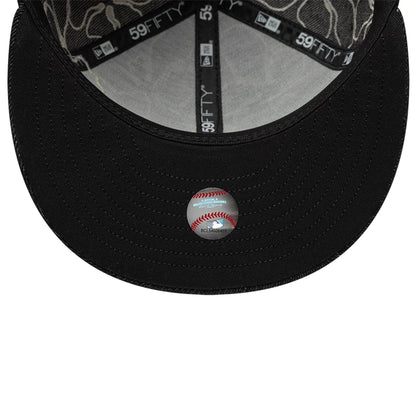 Pictured is this MLB Floral Denim Chicago White Sox 59FIFTY Fitted cap in black. 7