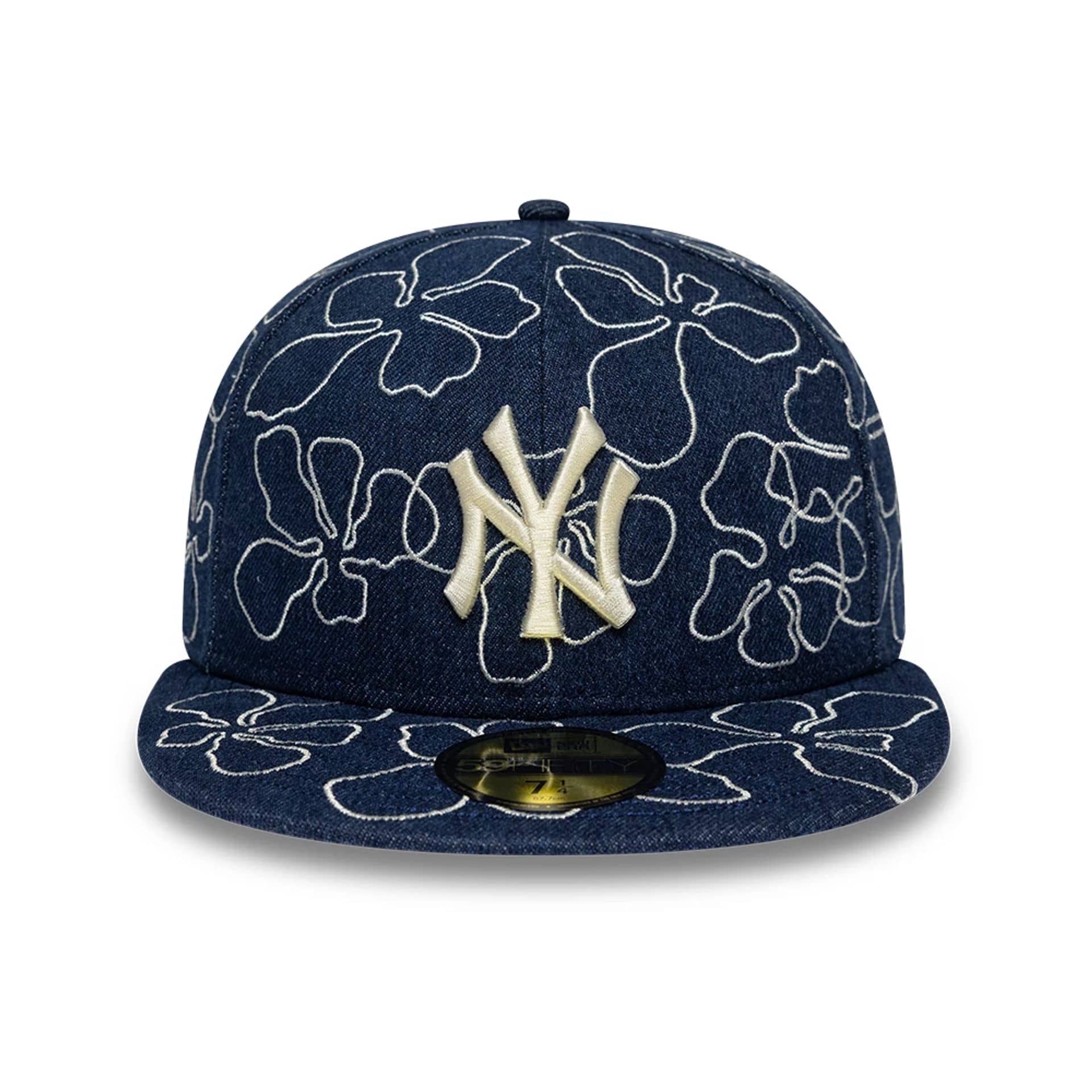 Pictured is this MLB Floral Denim New York Yankees 59FIFTY Fitted cap in blue. 2