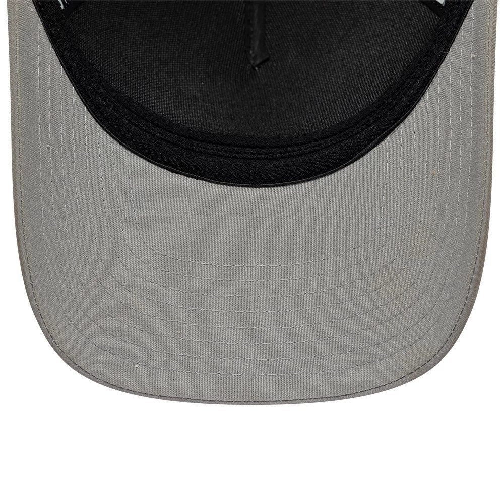 Pictured is this New Era Rubber Patch 39THIRTY M-Crown A-Frame Stretch Fit cap in grey. 7